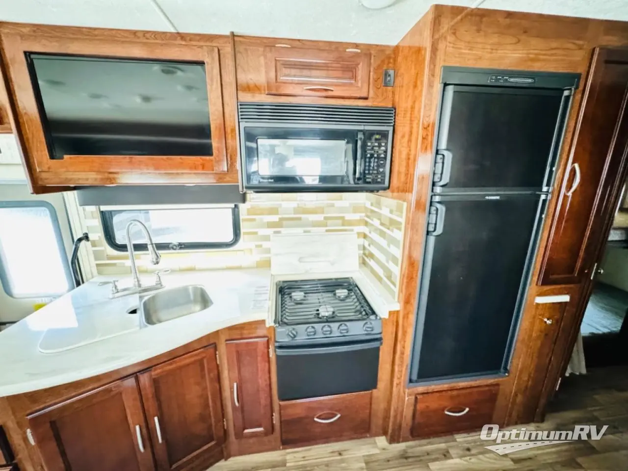 2019 Coachmen Mirada 34BH Photo 12