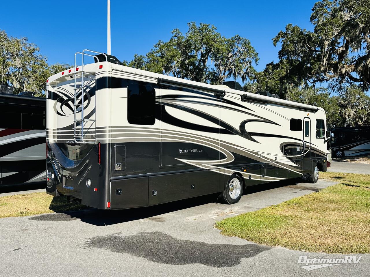 2018 Holiday Rambler Vacationer 36F Photo 2