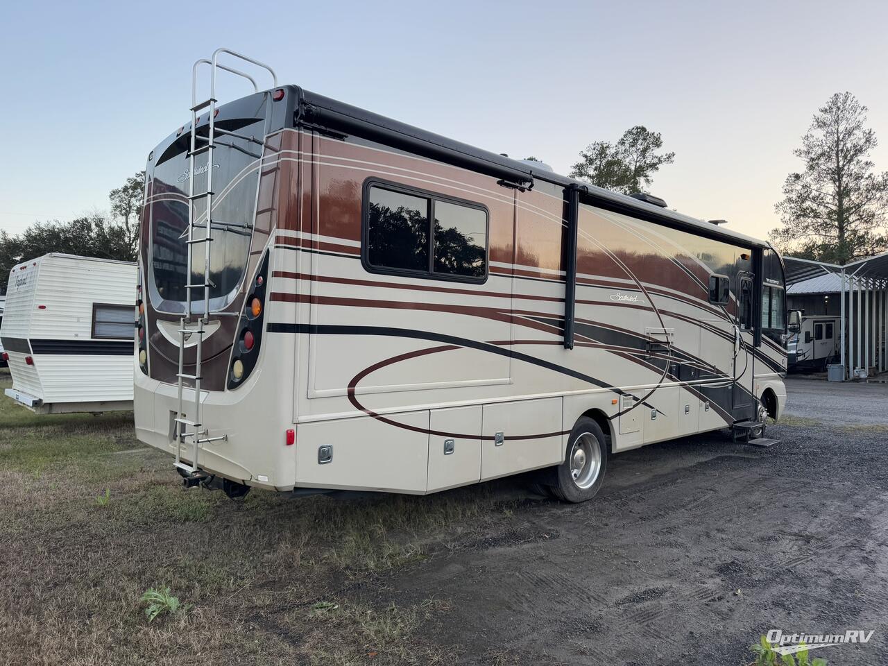 2014 Fleetwood Southwind 34A Photo 2