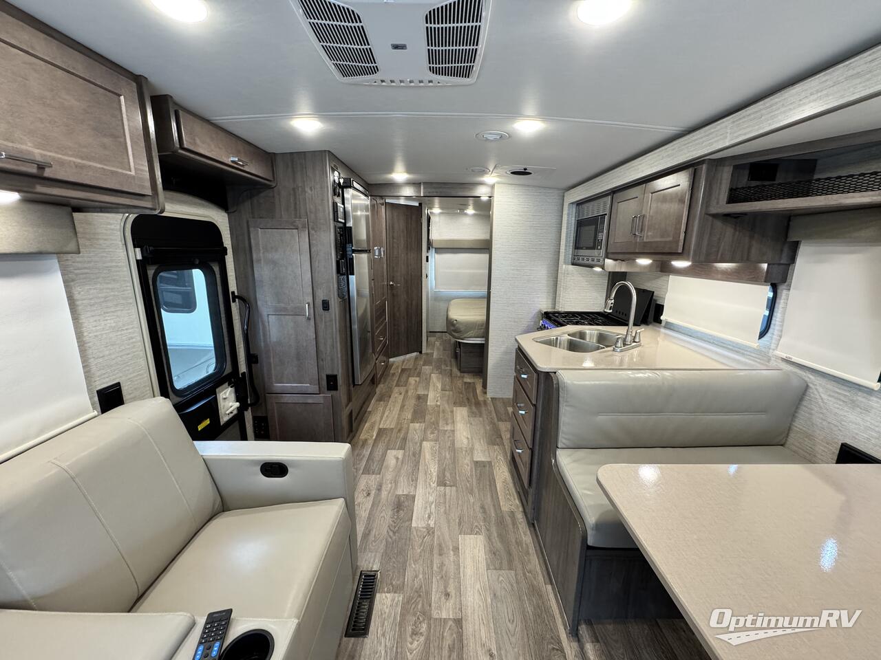 2022 Winnebago Vista 27P Photo 2