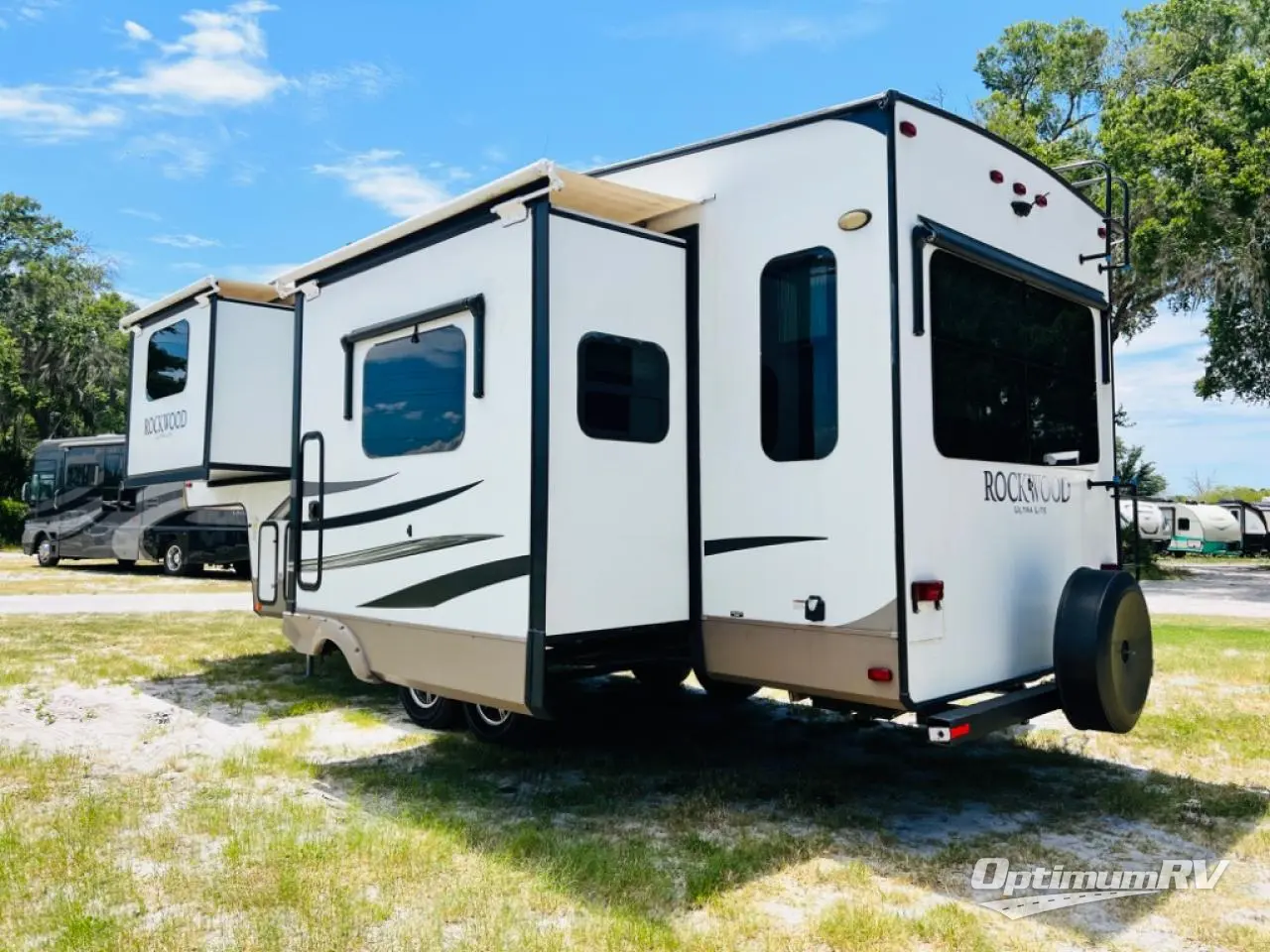 2018 Forest River Rockwood Ultra Lite 2440BS Photo 3