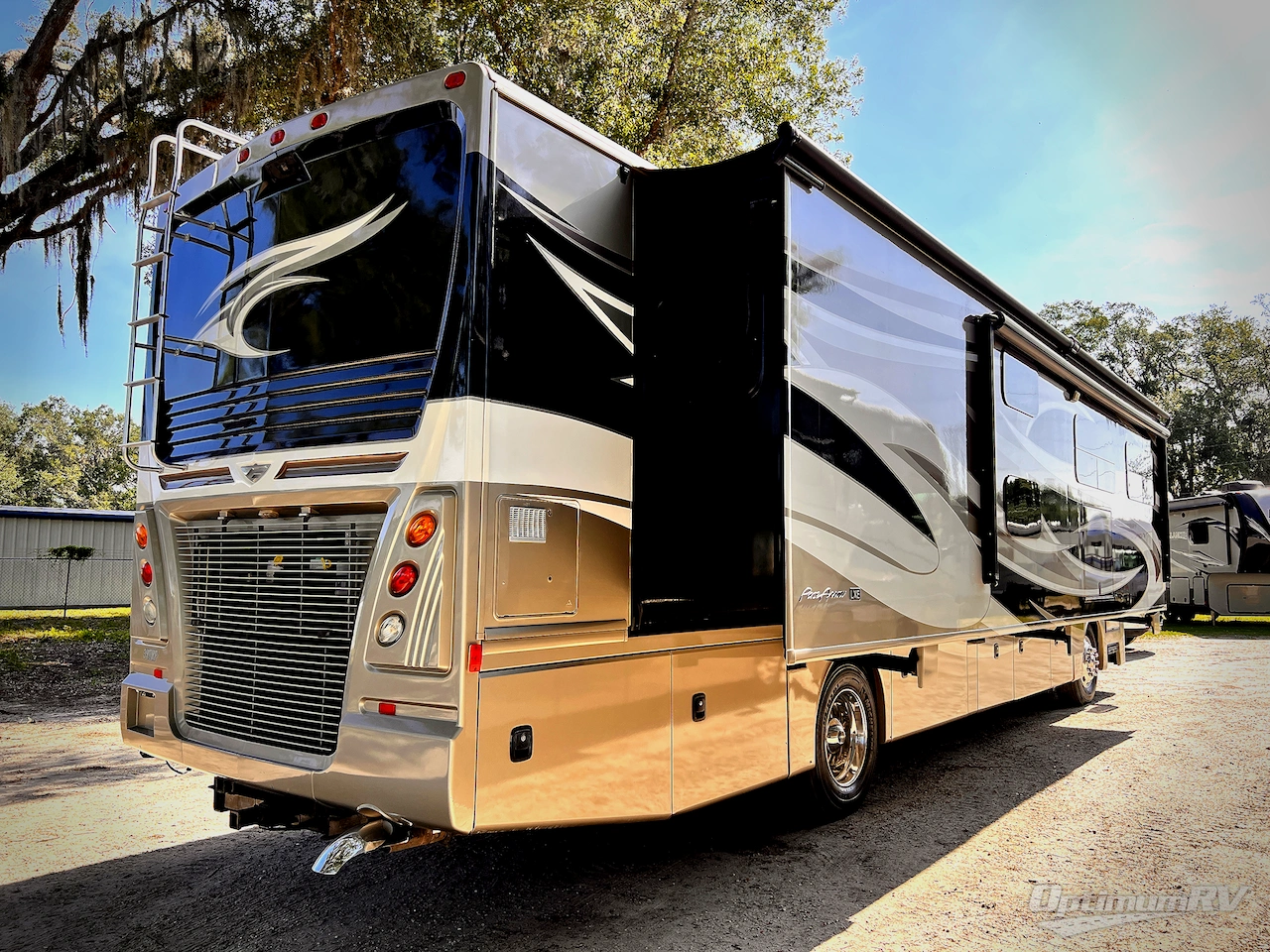 2016 Fleetwood Pace Arrow LXE 38B Photo 3