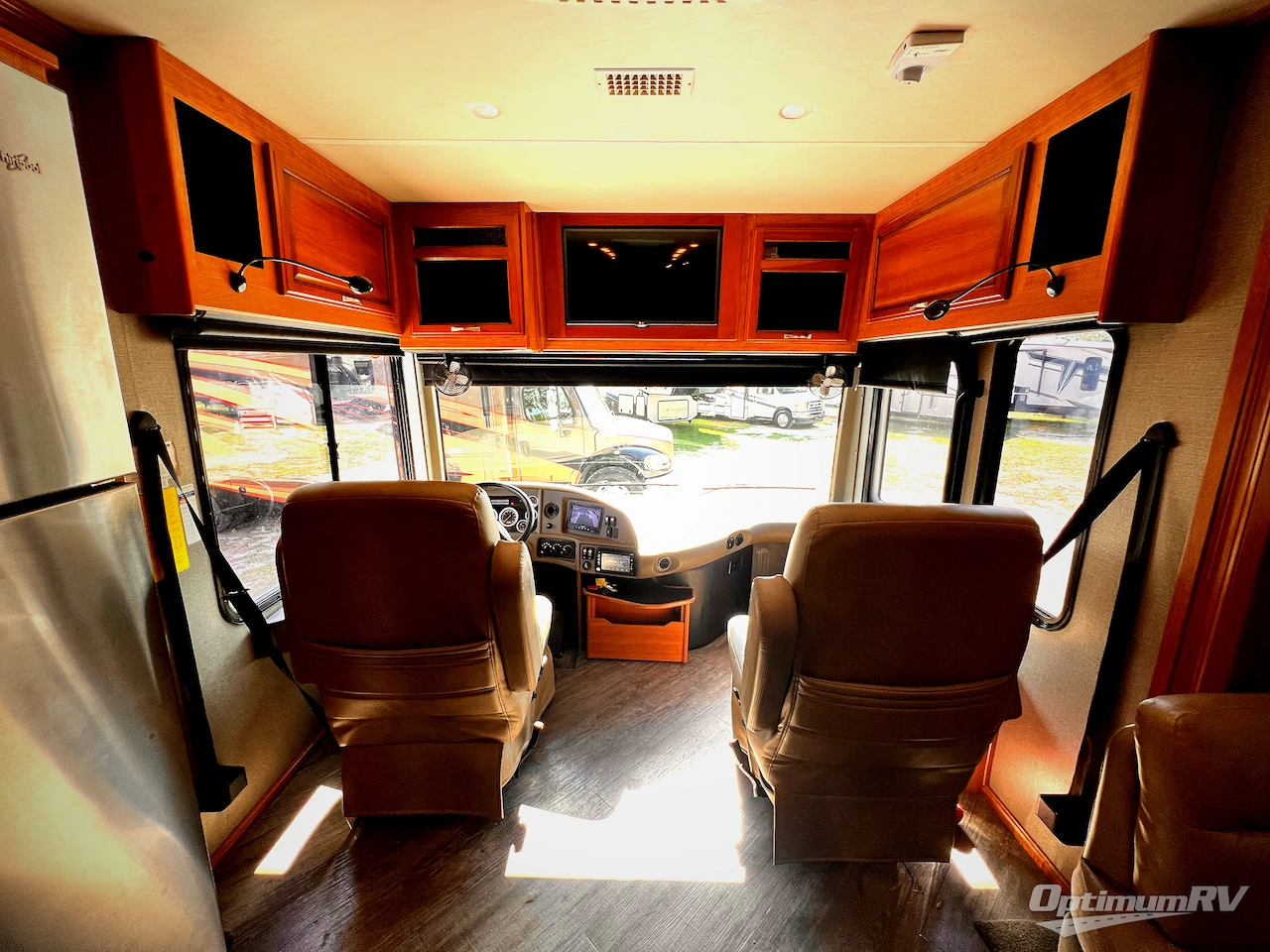 2016 Fleetwood Pace Arrow LXE 38B Photo 6