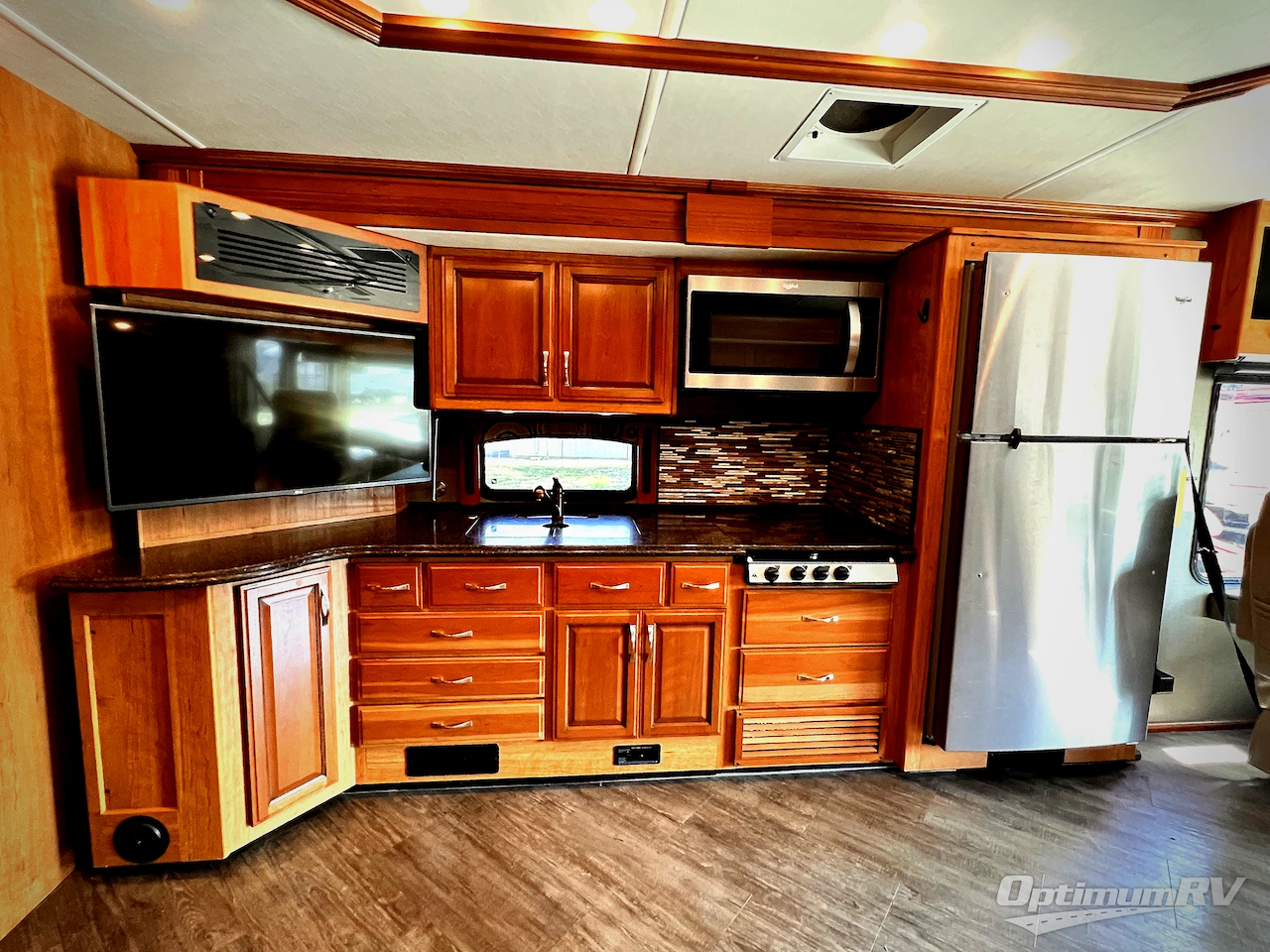 2016 Fleetwood Pace Arrow LXE 38B Photo 12