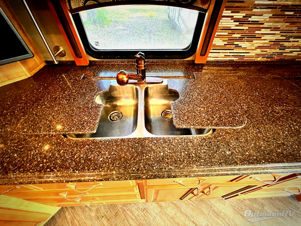 2016 Fleetwood Pace Arrow LXE 38B Photo 13