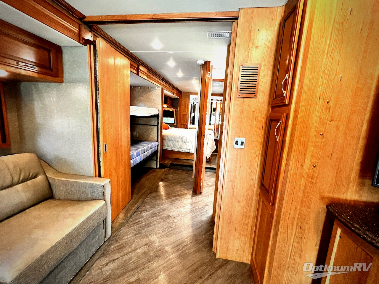 2016 Fleetwood Pace Arrow LXE 38B Photo 17