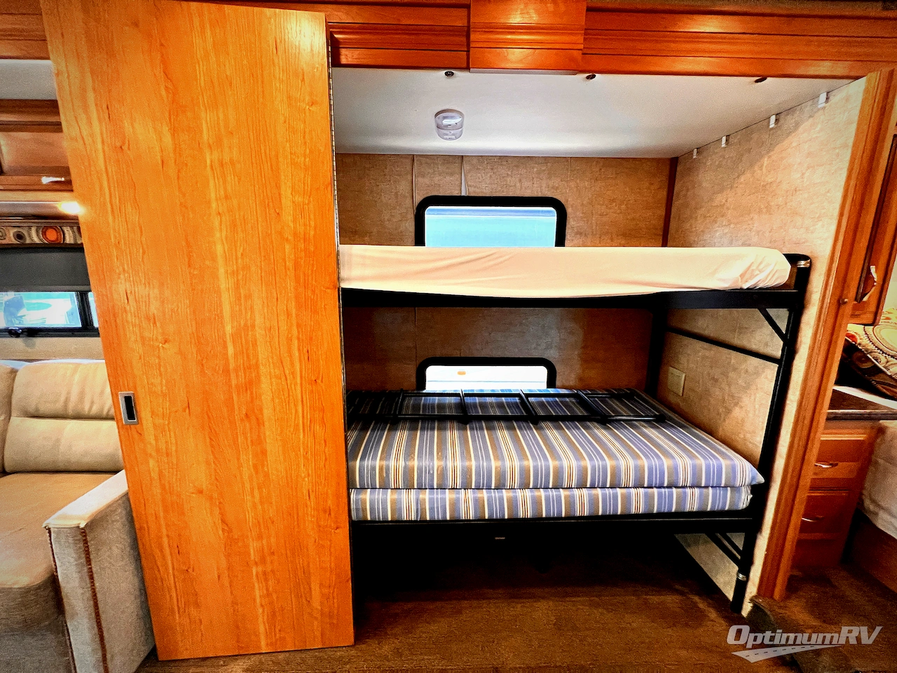 2016 Fleetwood Pace Arrow LXE 38B Photo 18