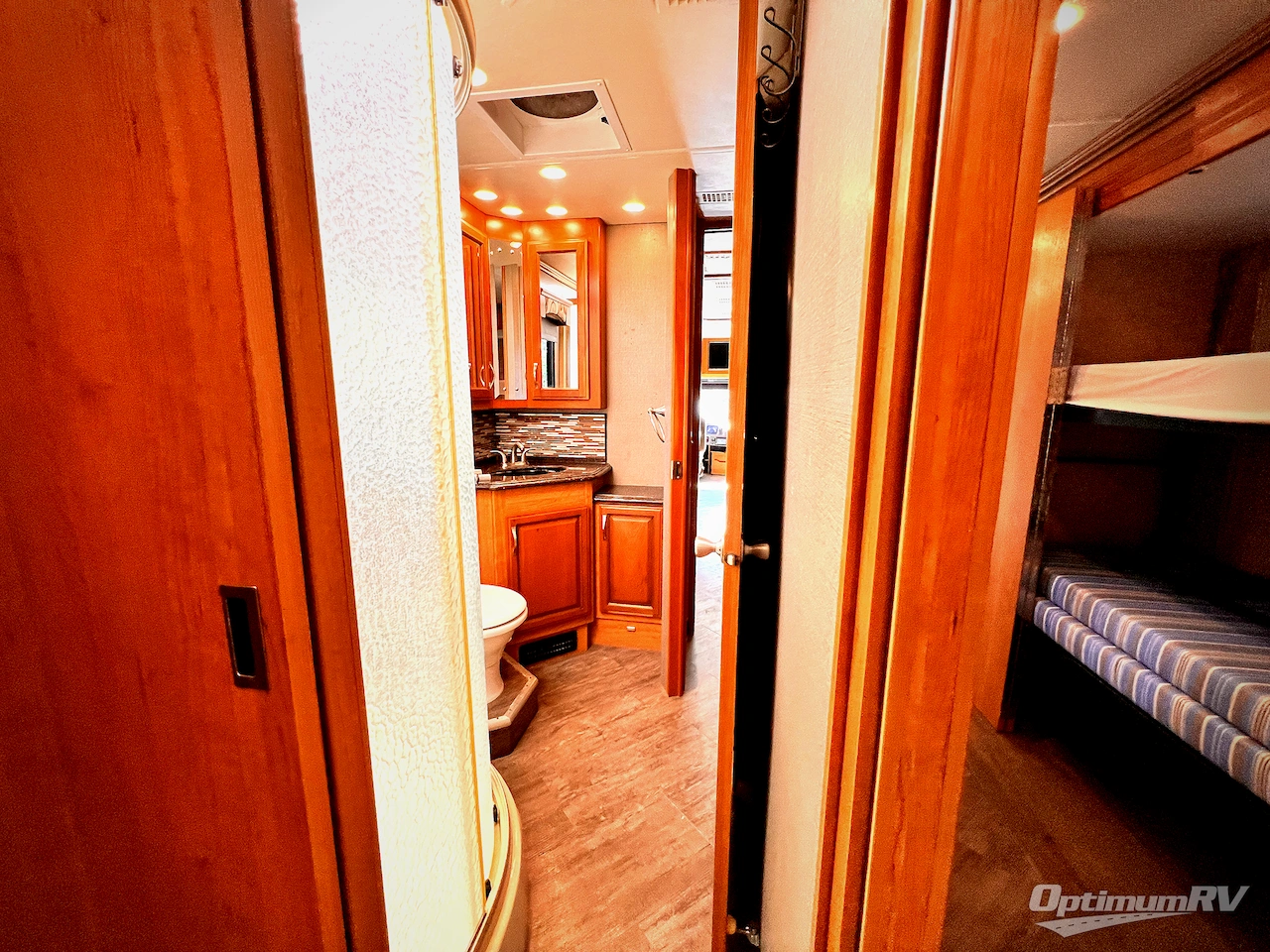 2016 Fleetwood Pace Arrow LXE 38B Photo 22