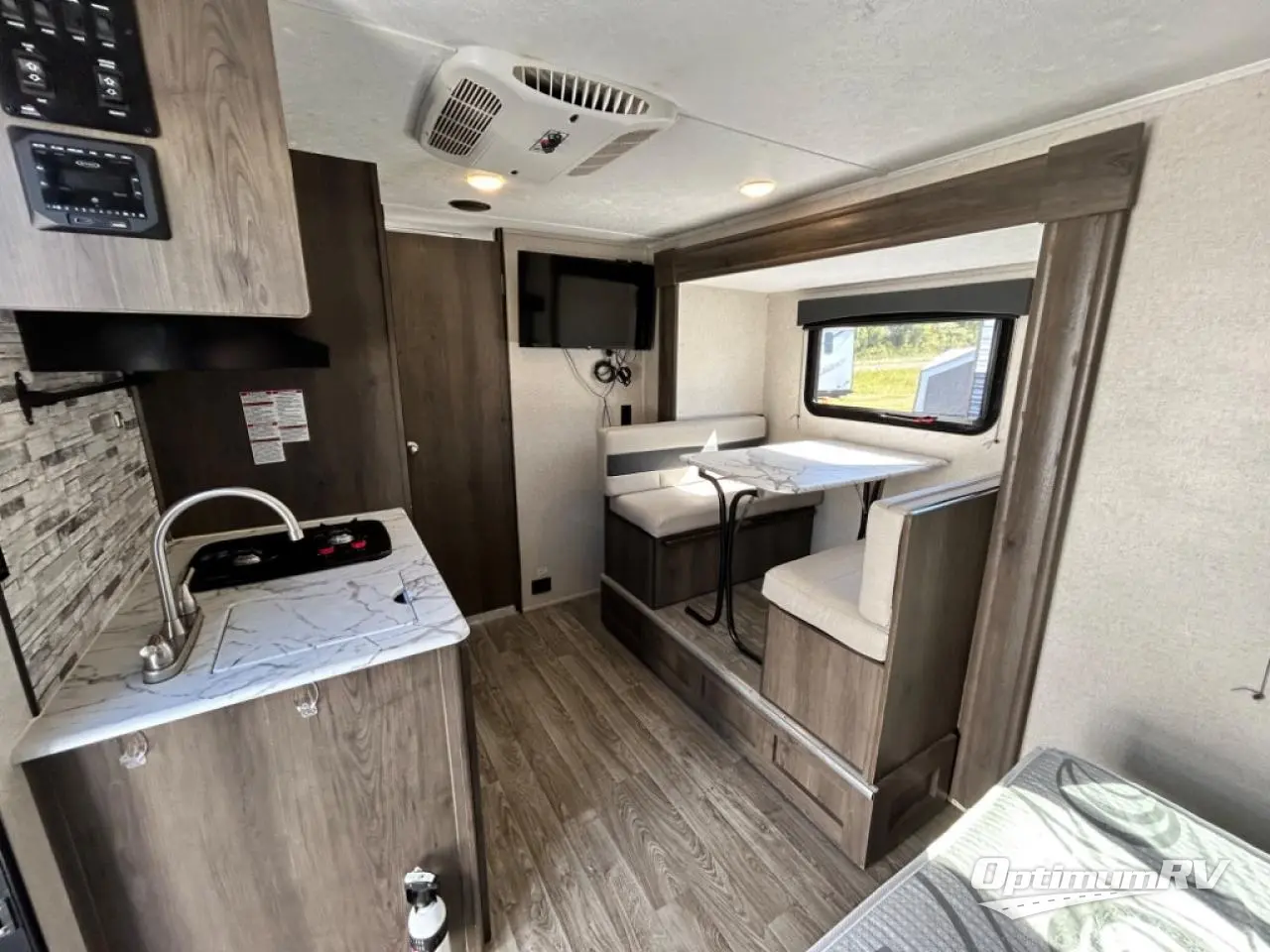 2020 Coachmen Clipper Ultra-Lite 17FQS Photo 4