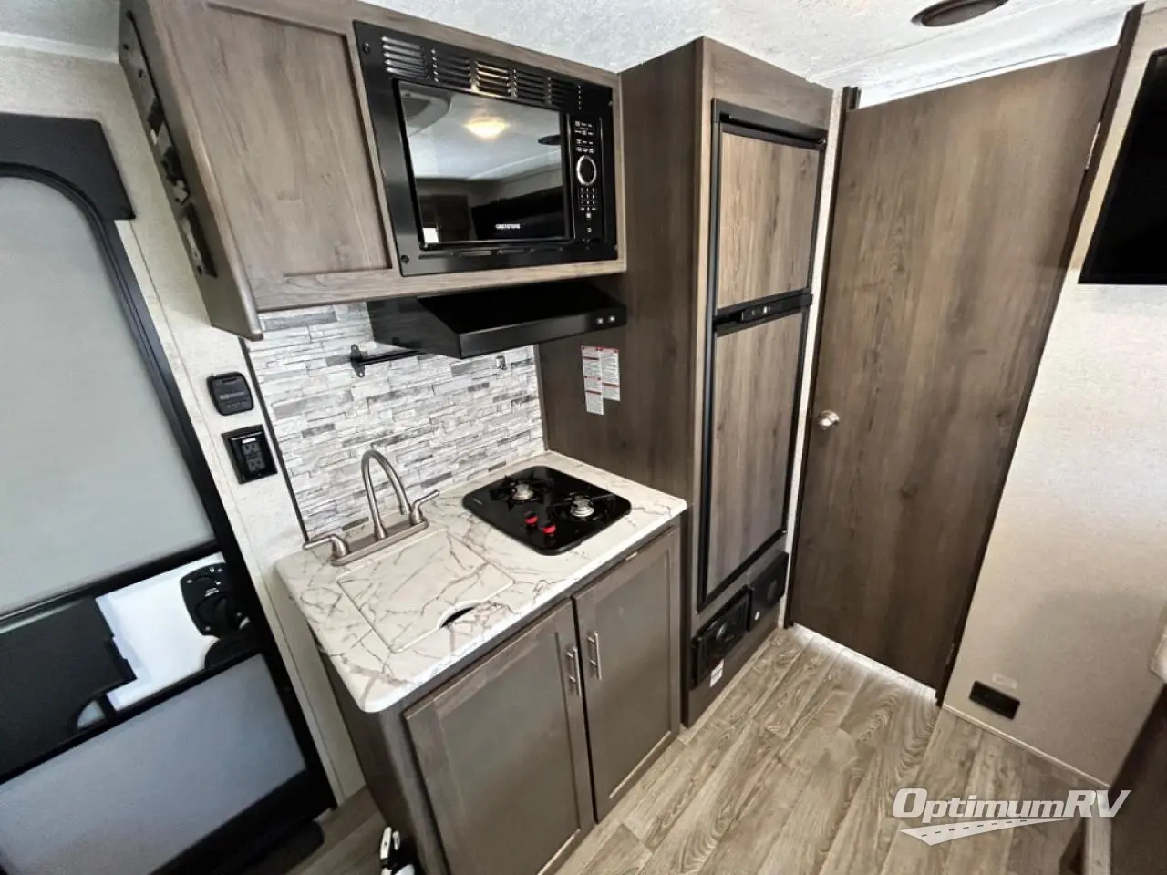 2020 Coachmen Clipper Ultra-Lite 17FQS Photo 9