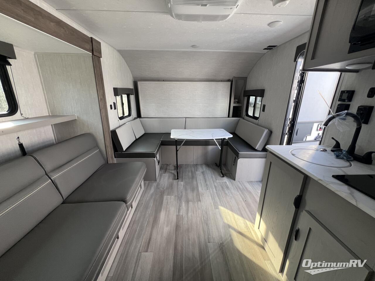 2025 Coachmen Clipper 4K Series 18DBS Photo 5