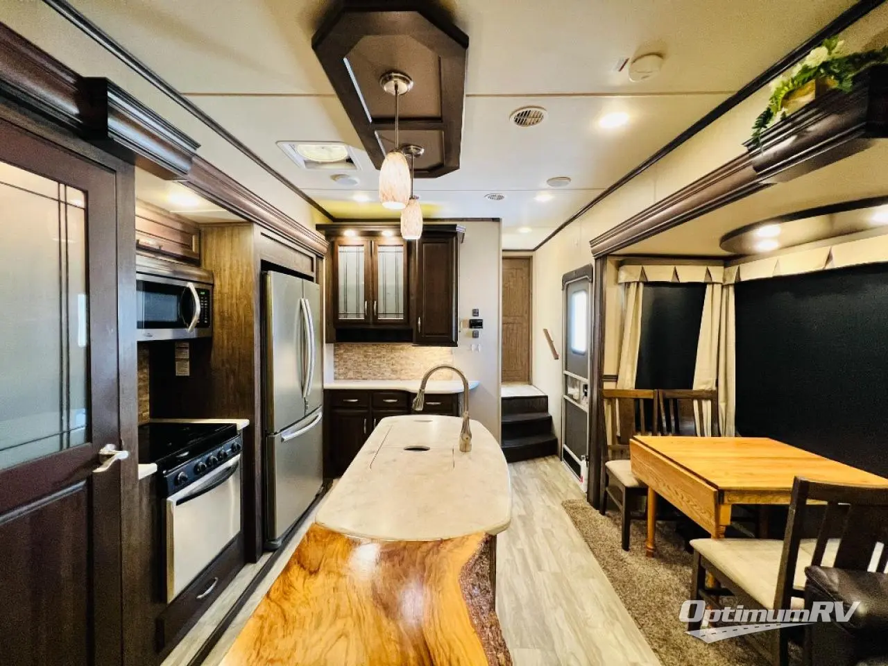 2017 Grand Design Solitude 321RL Photo 4