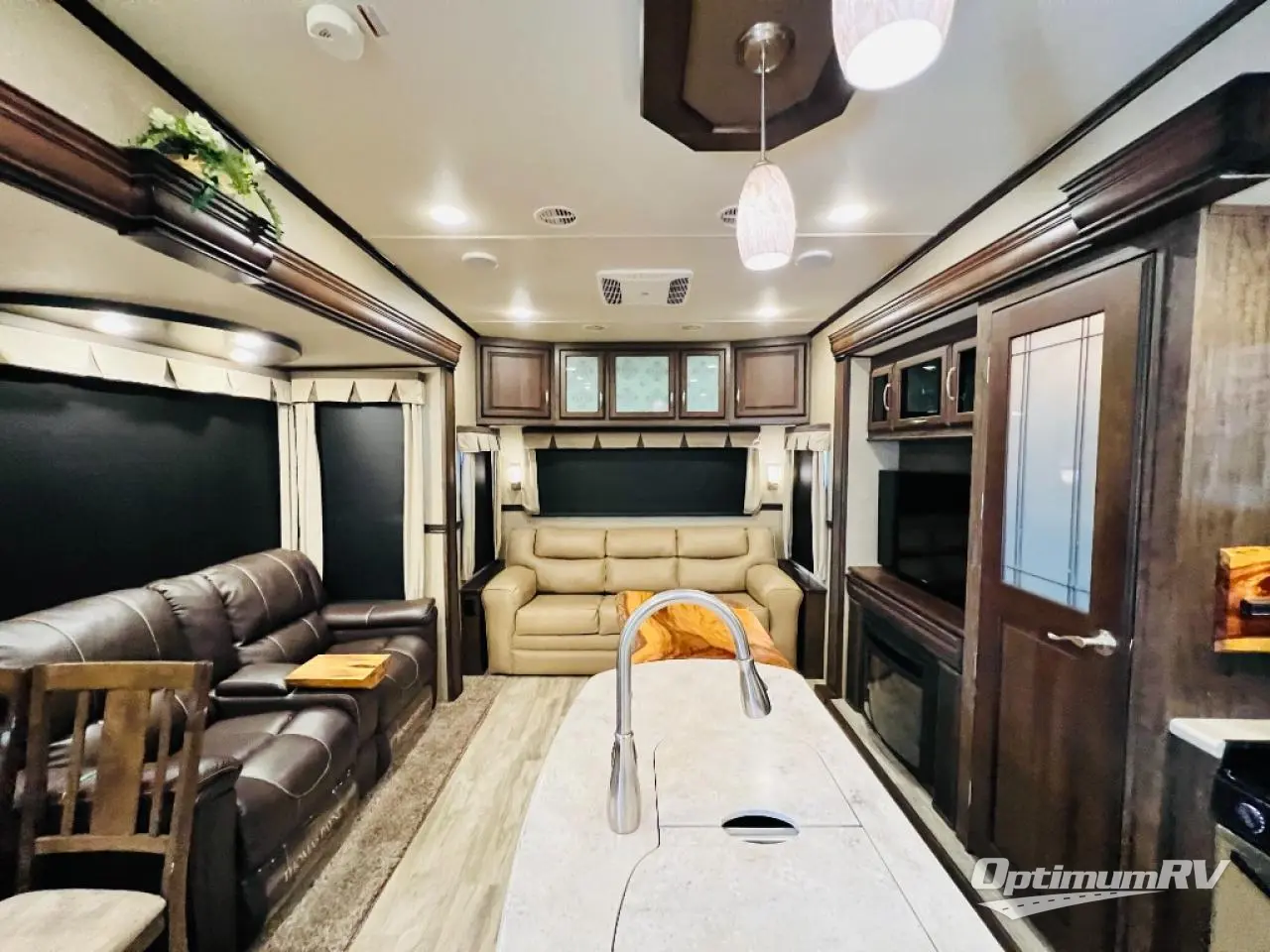 2017 Grand Design Solitude 321RL Photo 5