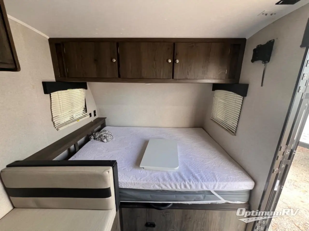 2021 Coachmen Clipper Cadet 17CBH Photo 11