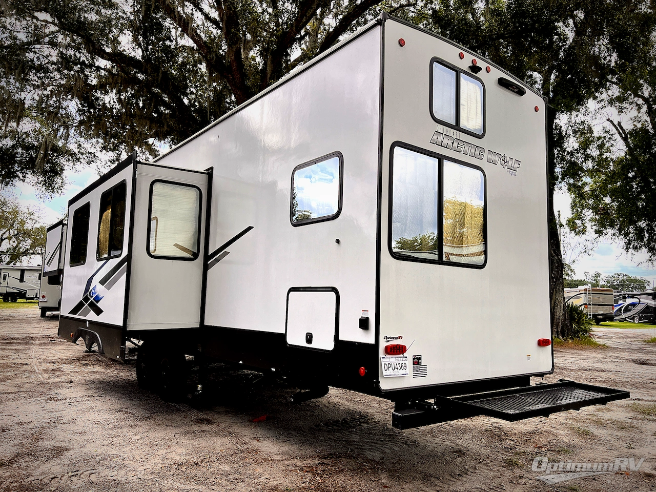 2024 Forest River Cherokee Arctic Wolf Suite 3770 Photo 3