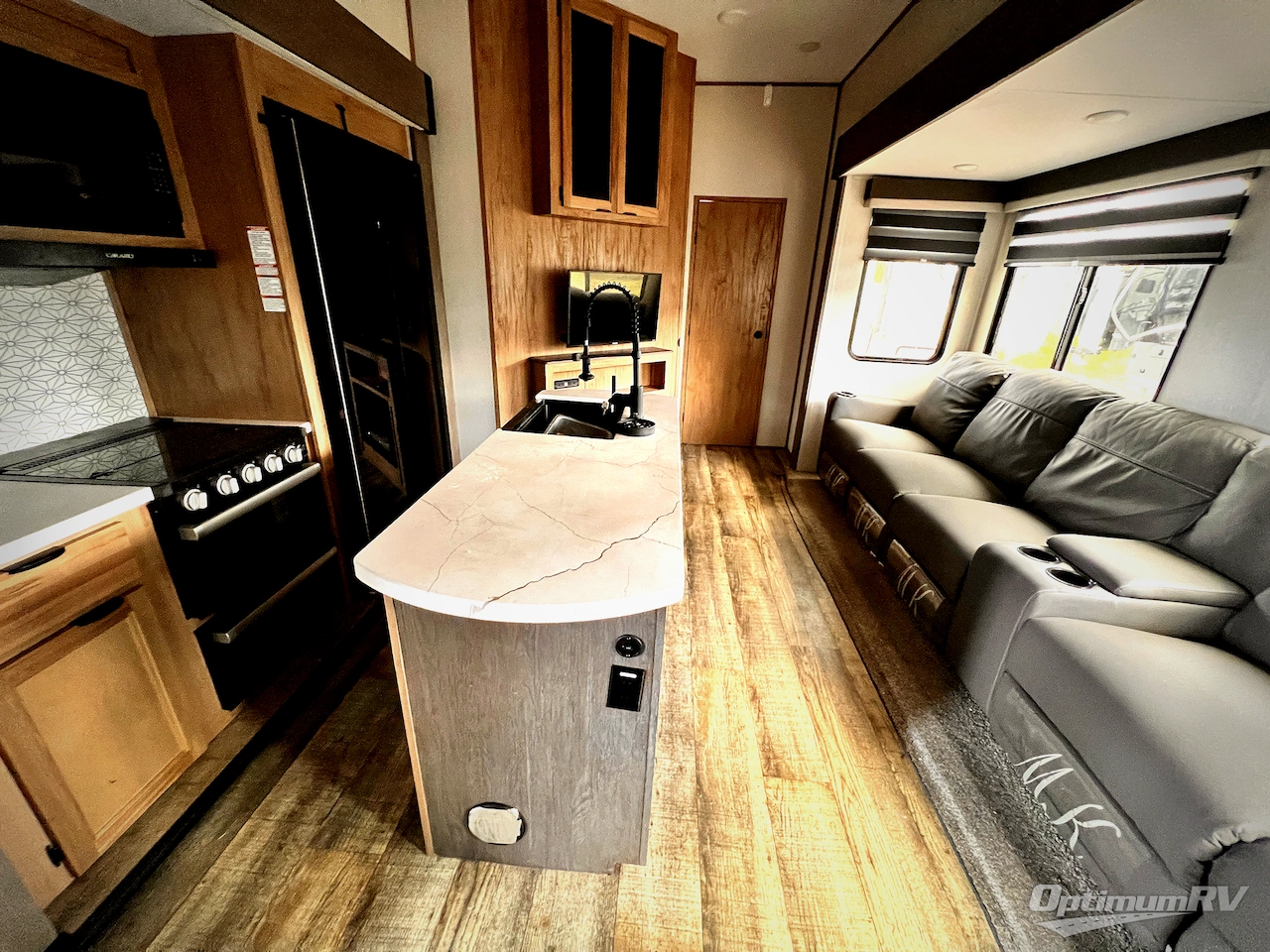 2024 Forest River Cherokee Arctic Wolf Suite 3770 Photo 4