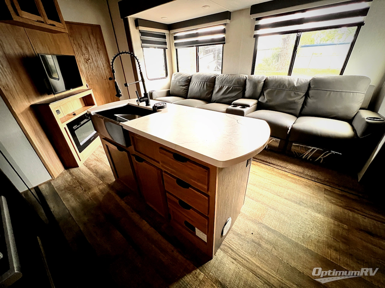 2024 Forest River Cherokee Arctic Wolf Suite 3770 Photo 8