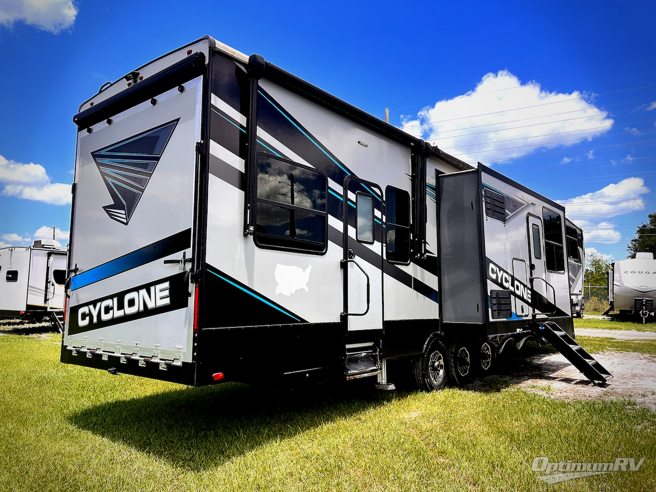 2021 Heartland Cyclone 4006 Photo 2