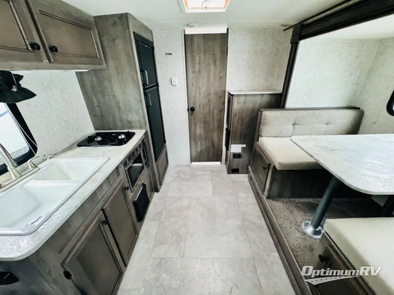 2020 Coachmen Apex Ultra-Lite 251RBK Photo 5