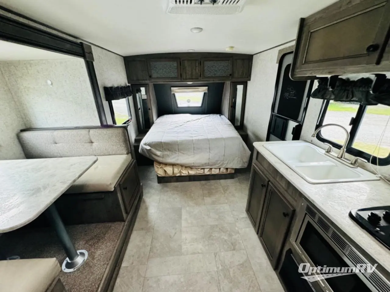 2020 Coachmen Apex Ultra-Lite 251RBK Photo 6