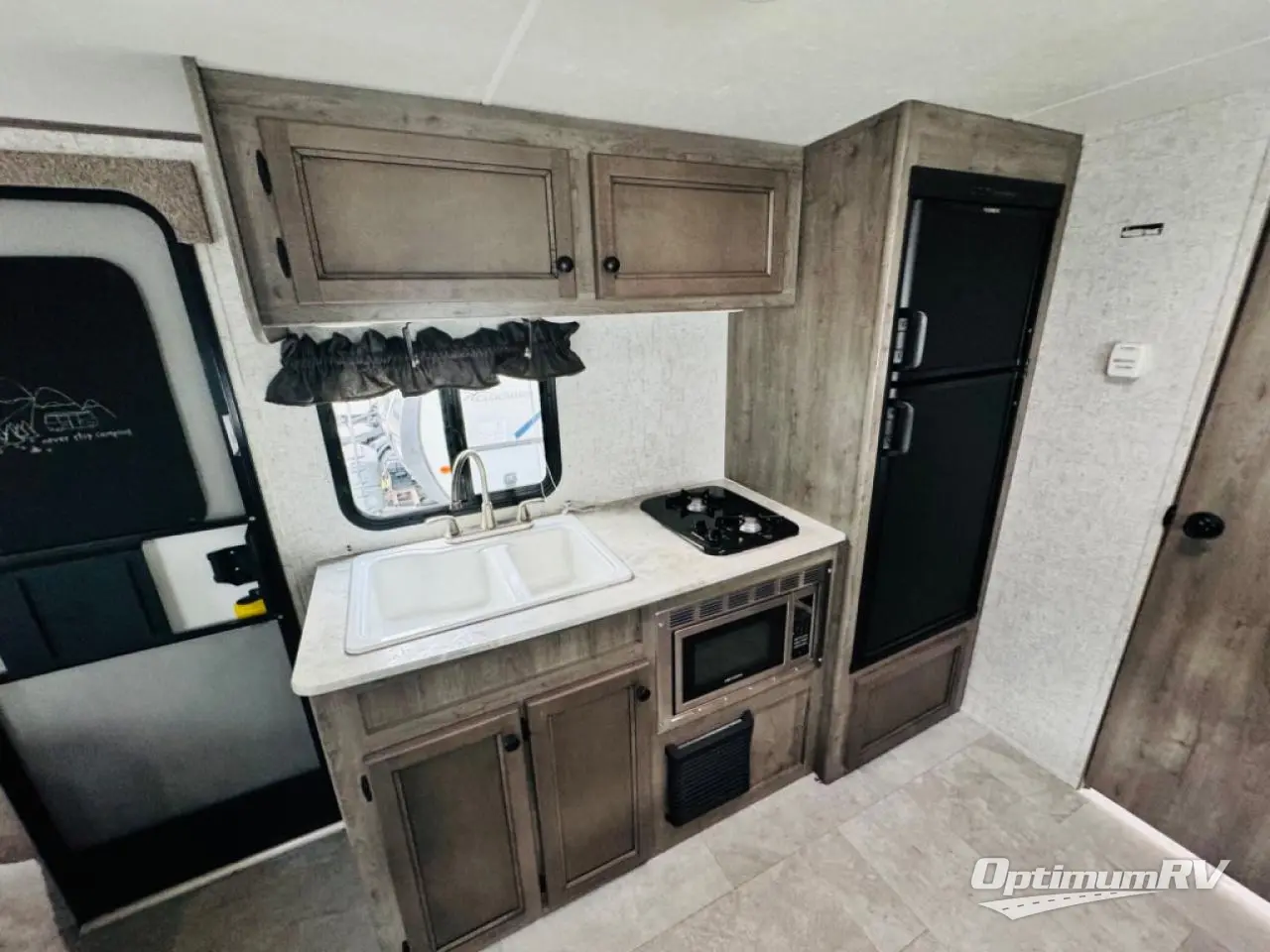 2020 Coachmen Apex Ultra-Lite 251RBK Photo 8