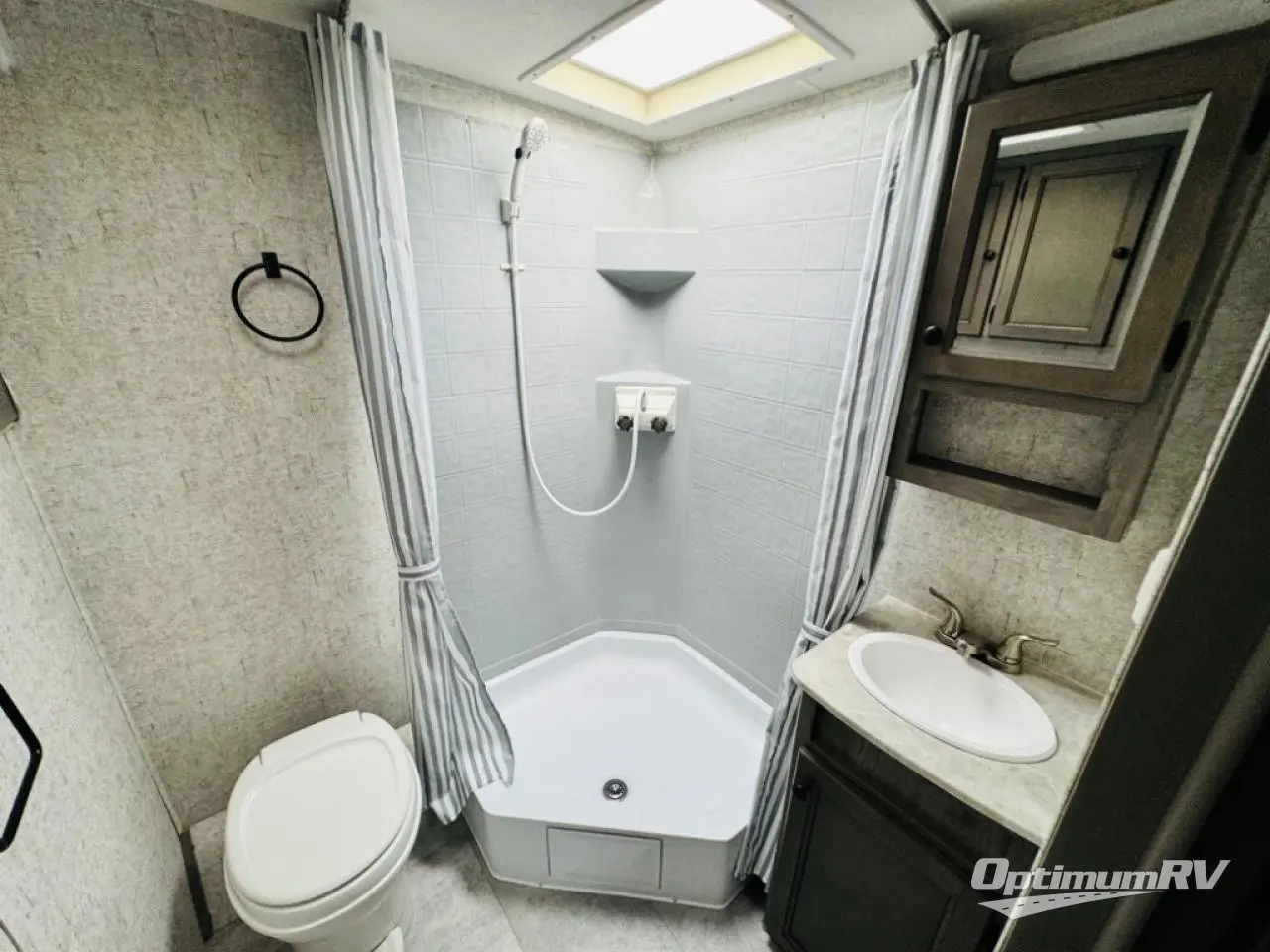 2020 Coachmen Apex Ultra-Lite 251RBK Photo 9