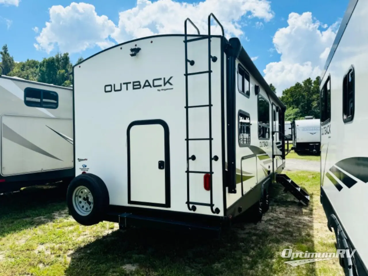 2021 Keystone Outback Ultra Lite 244UBH Photo 3