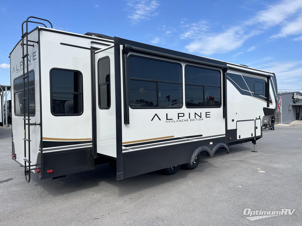 2025 Keystone Alpine Avalanche Edition 321RL Photo 2