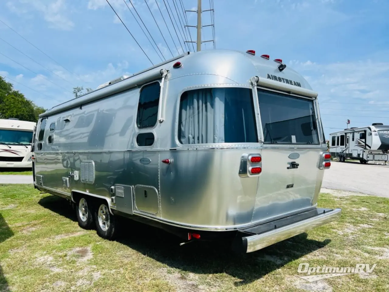 2019 Airstream Flying Cloud 26RB Photo 3