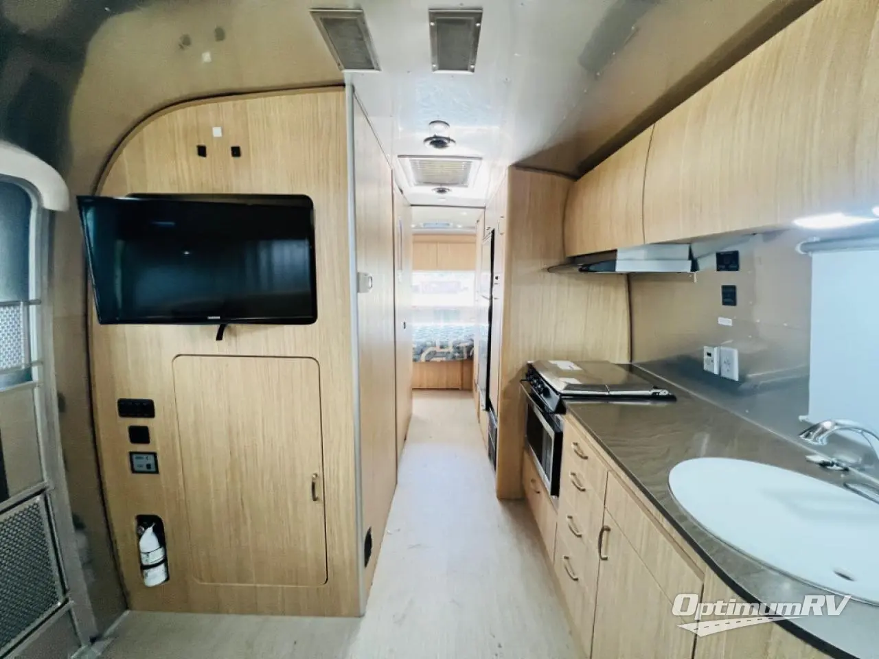 2019 Airstream Flying Cloud 26RB Photo 5