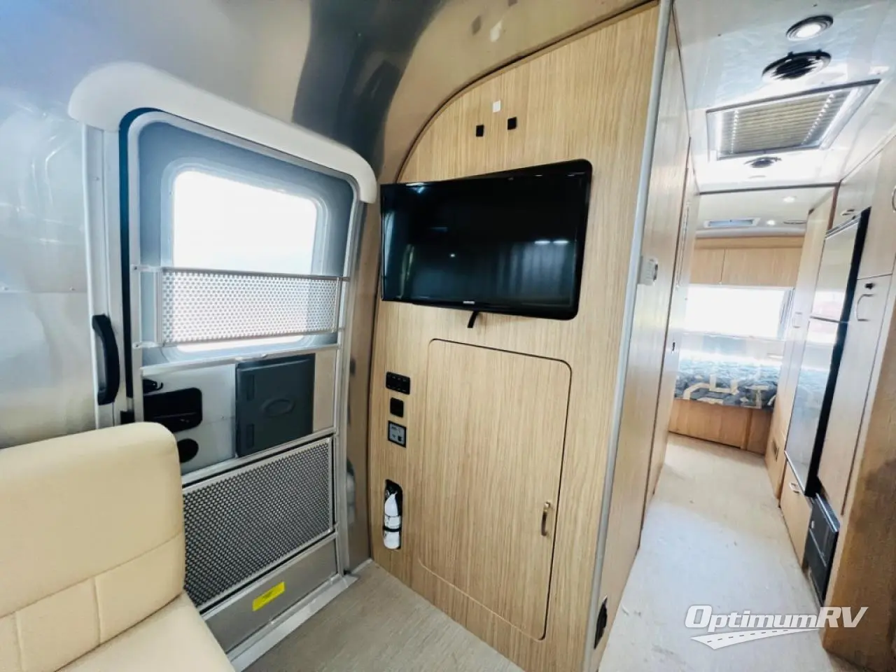 2019 Airstream Flying Cloud 26RB Photo 7