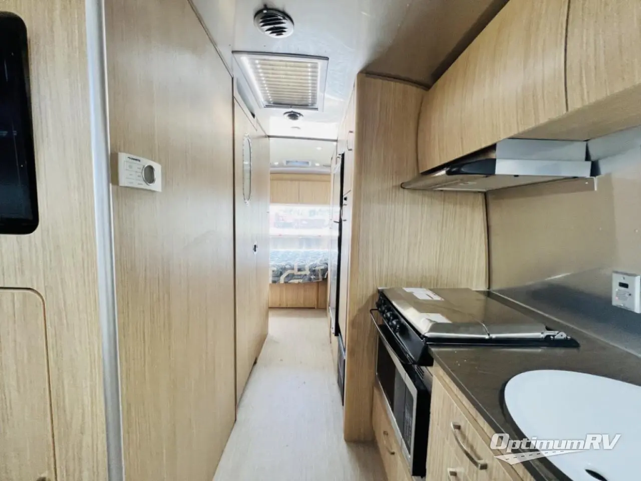 2019 Airstream Flying Cloud 26RB Photo 8