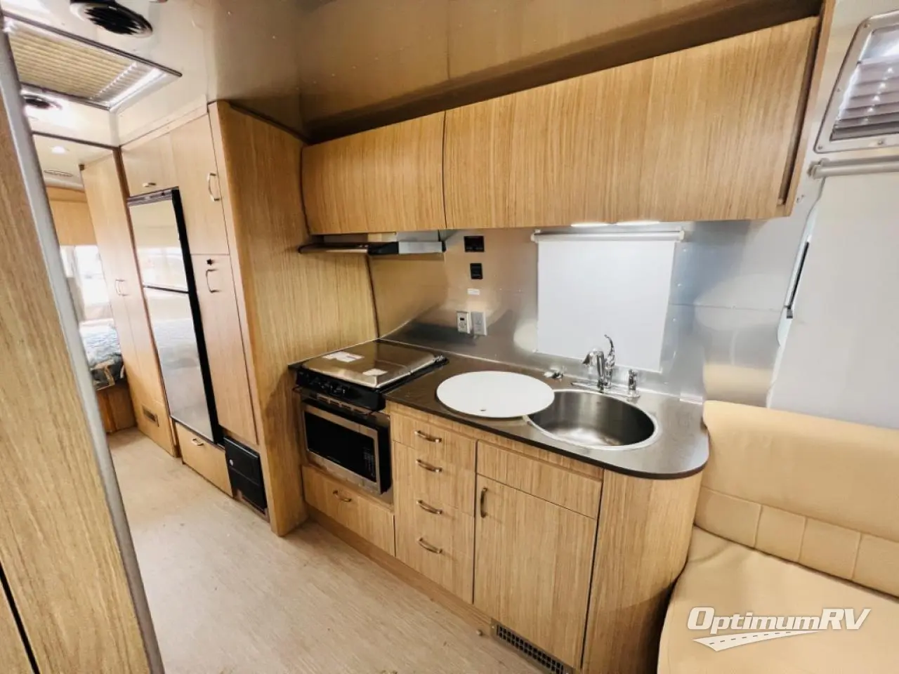 2019 Airstream Flying Cloud 26RB Photo 9