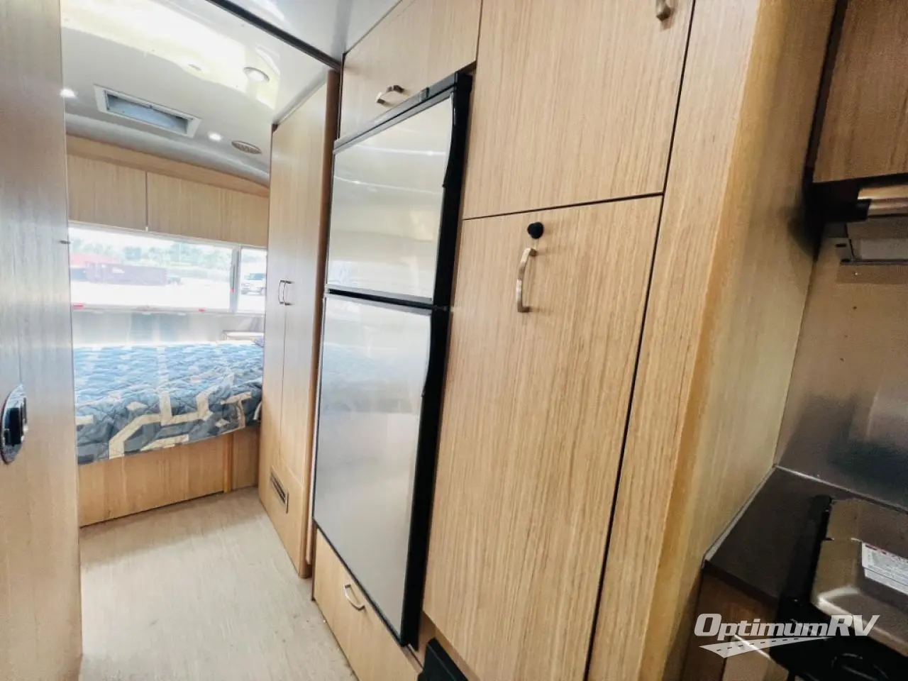 2019 Airstream Flying Cloud 26RB Photo 13