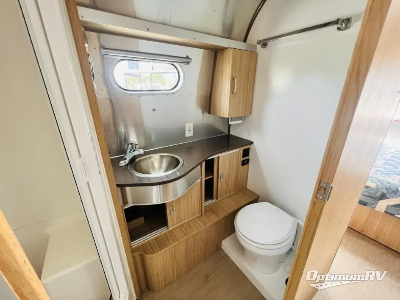 2019 Airstream Flying Cloud 26RB Photo 16