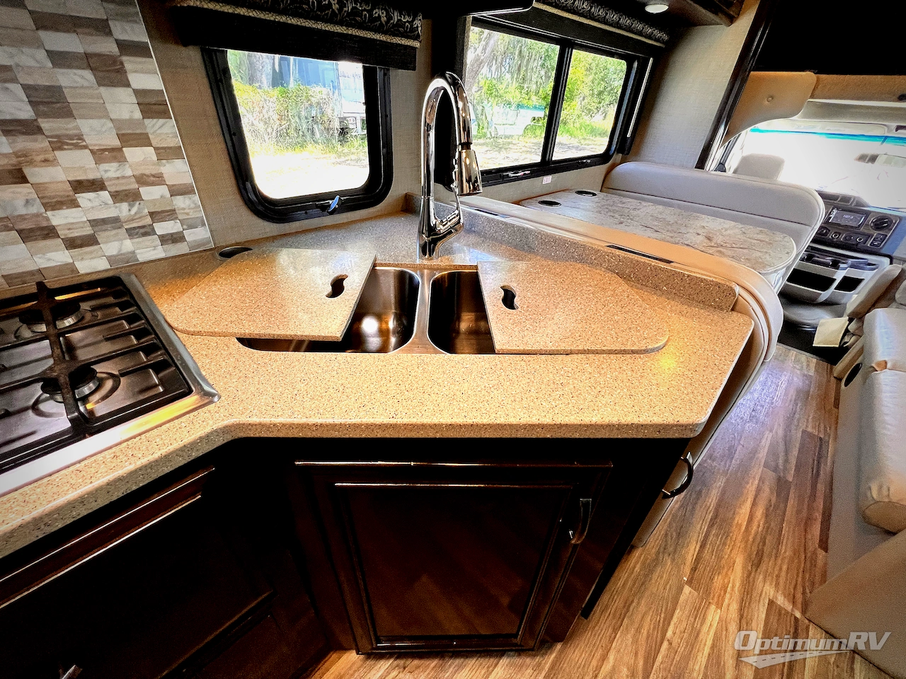 2017 Thor Quantum LF31 Photo 11
