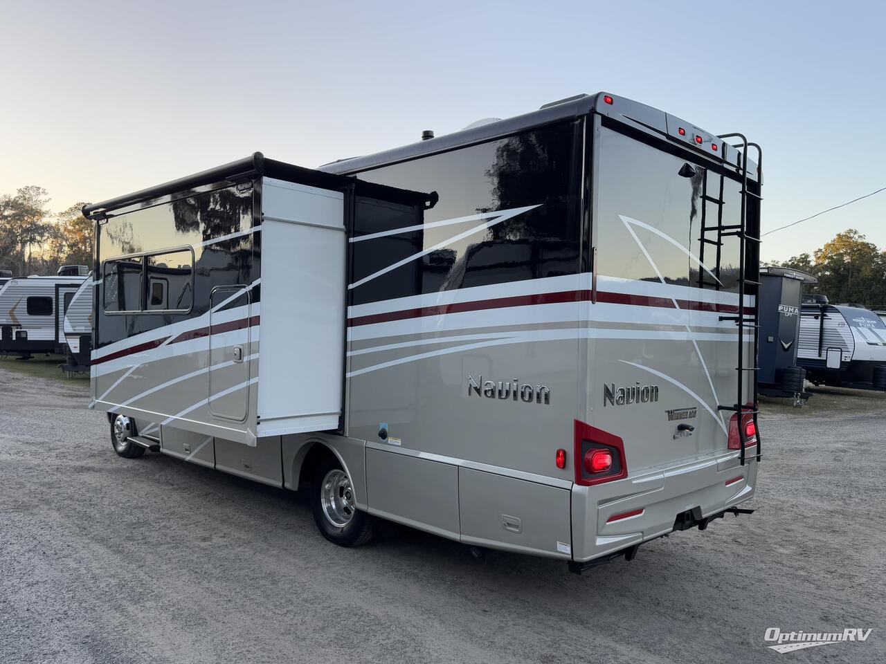 2020 Winnebago Navion 24J Photo 3