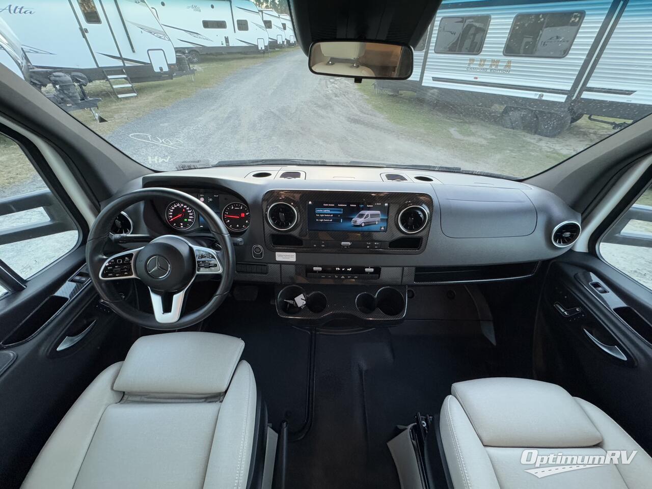 2020 Winnebago Navion 24J Photo 7