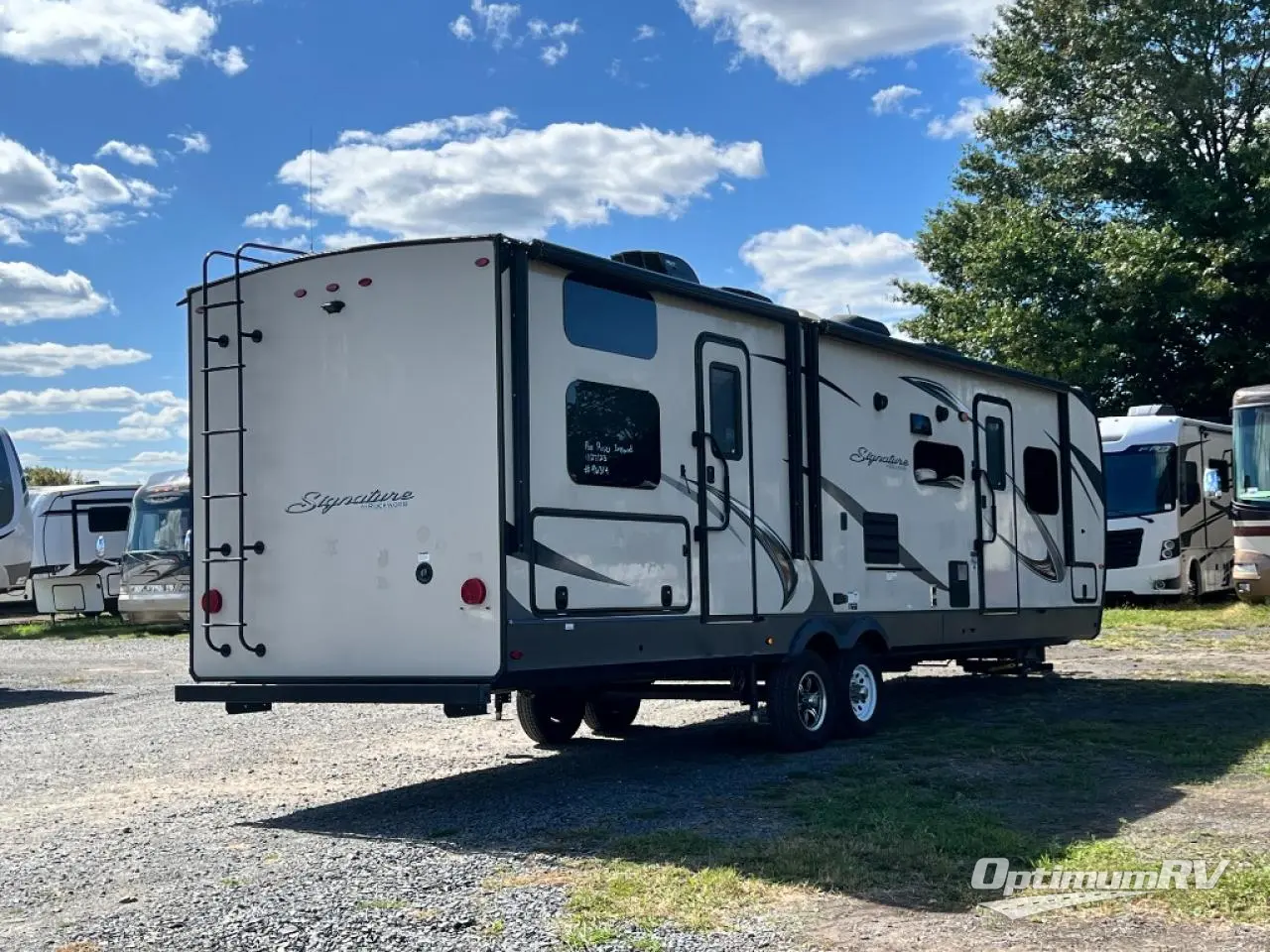 2019 Forest River Rockwood Signature Ultra Lite 8311WS Photo 2