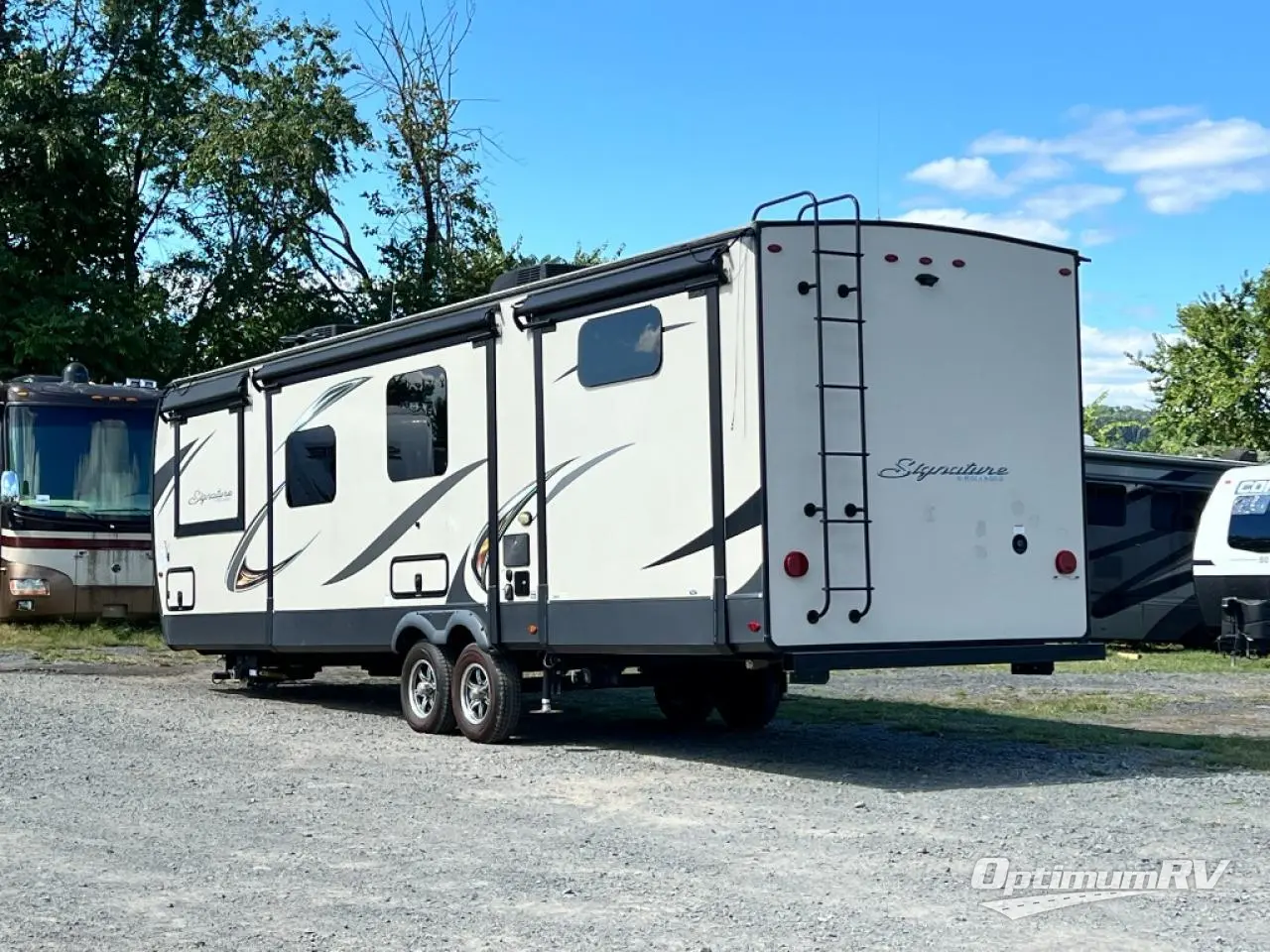 2019 Forest River Rockwood Signature Ultra Lite 8311WS Photo 3