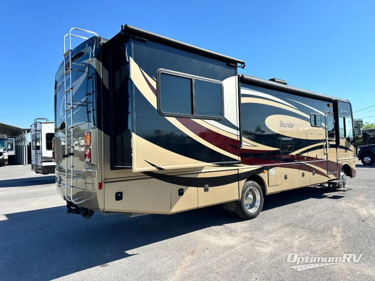 2012 Fleetwood Bounder 33C Photo 2