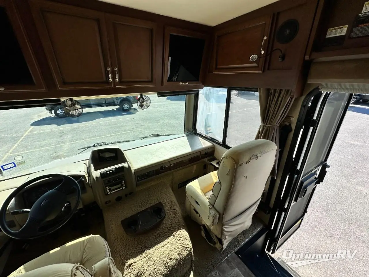 2012 Fleetwood Bounder 33C Photo 6