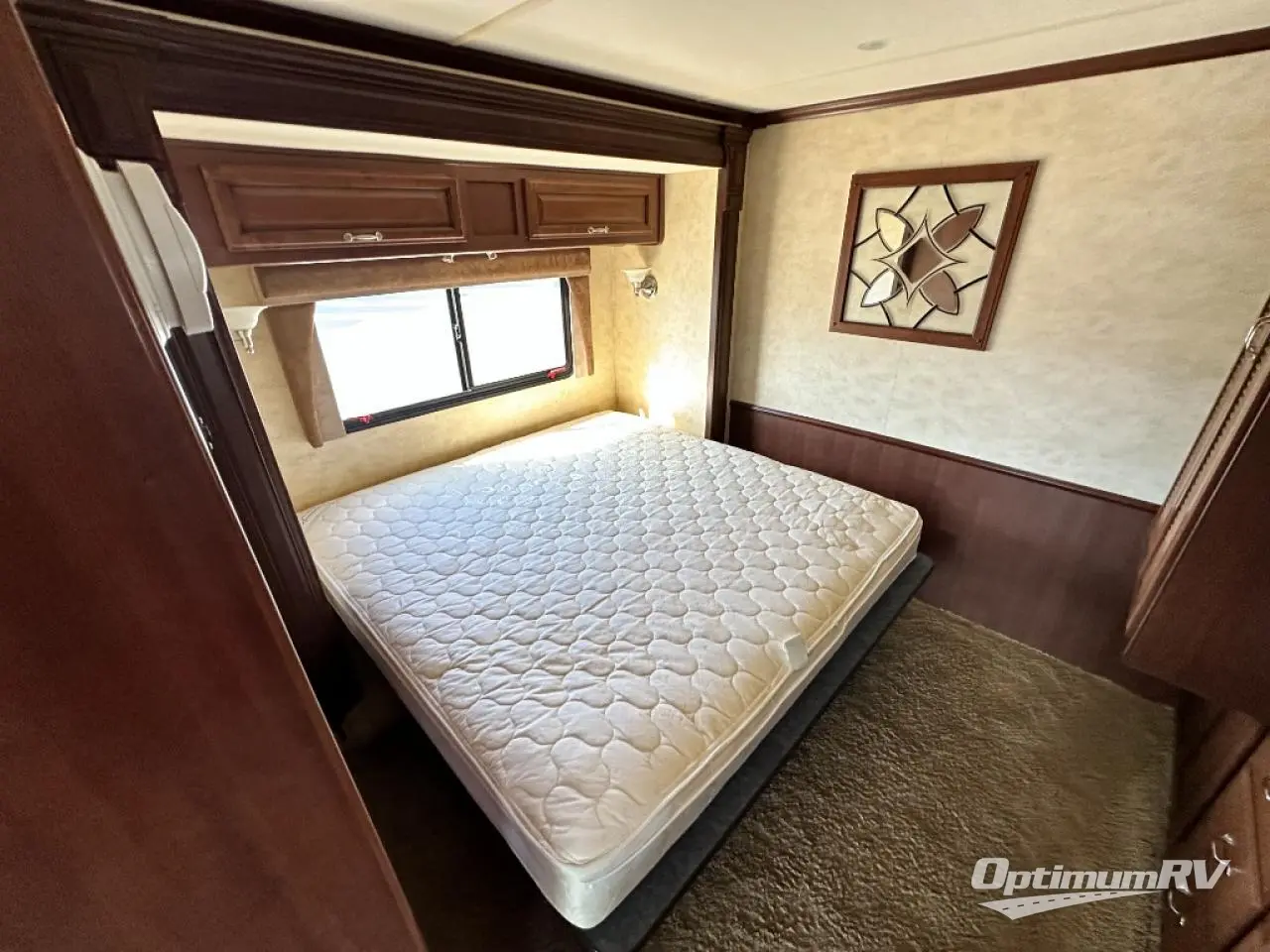 2012 Fleetwood Bounder 33C Photo 20