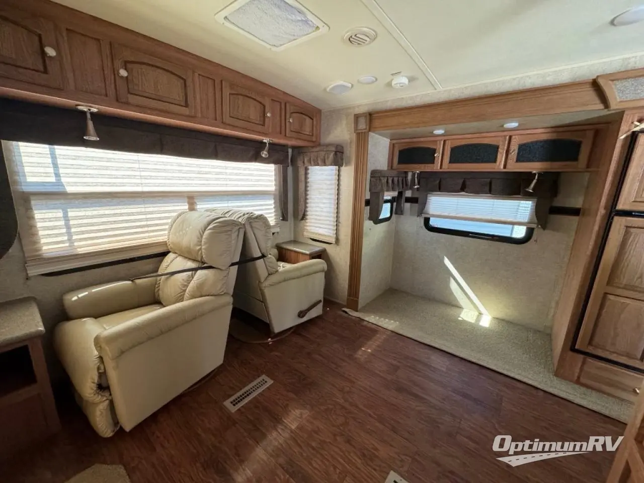 2015 Forest River Rockwood Signature Ultra Lite 8329SS Photo 6