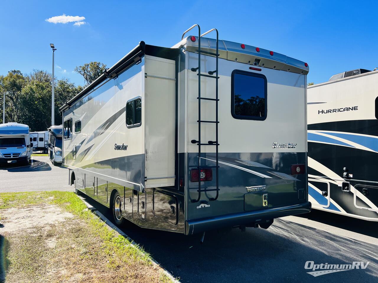 2021 Winnebago Sunstar 29V Photo 3