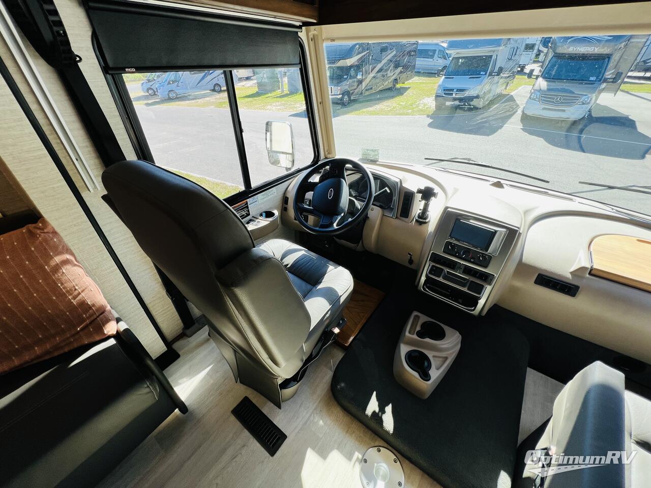 2021 Winnebago Sunstar 29V Photo 6