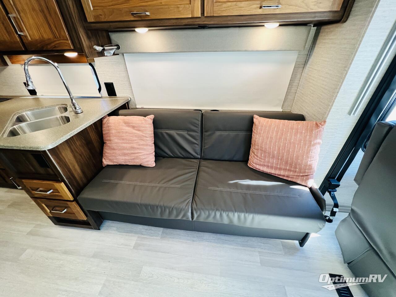 2021 Winnebago Sunstar 29V Photo 11