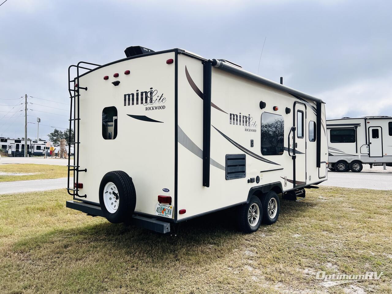 2016 Forest River Rockwood Mini Lite 2304 Photo 3