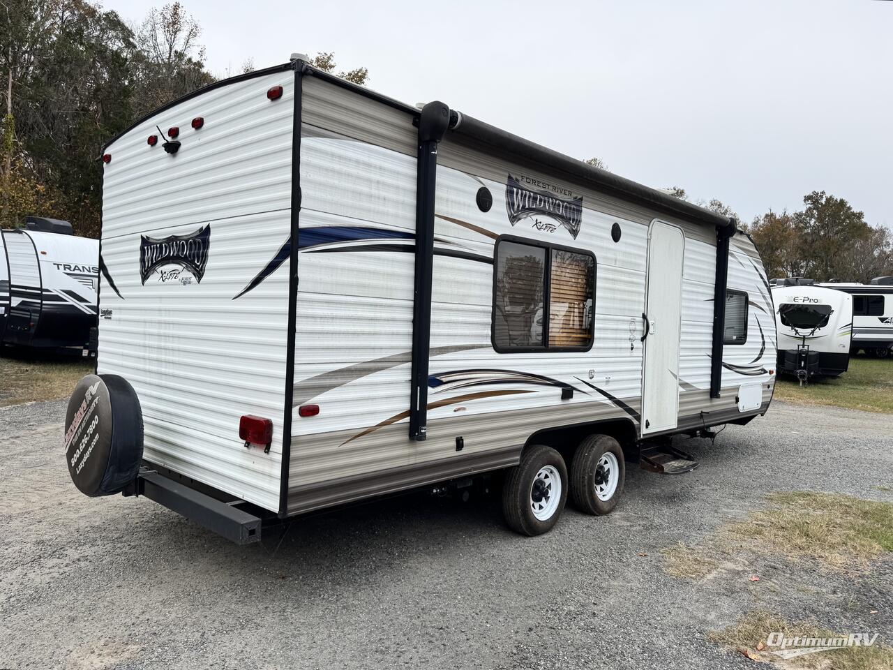 2018 Forest River Wildwood X-Lite 241QBXL Photo 2