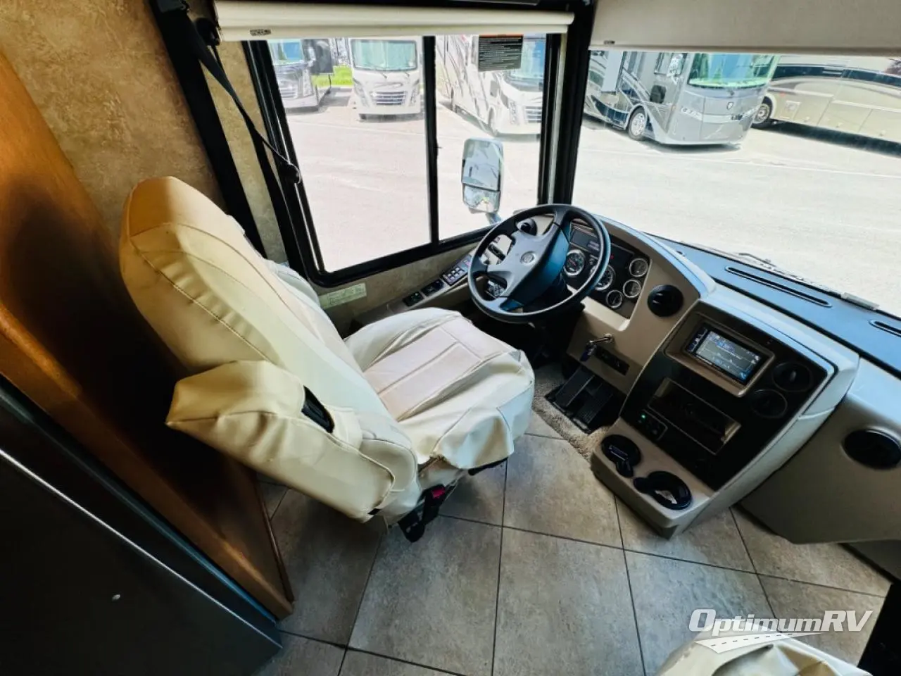 2016 Winnebago Forza 38R Photo 3